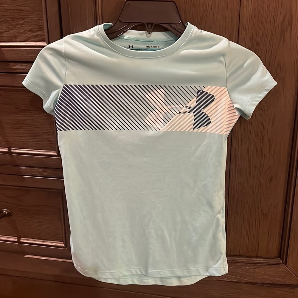 Under Armour shirt, EUC, girl M